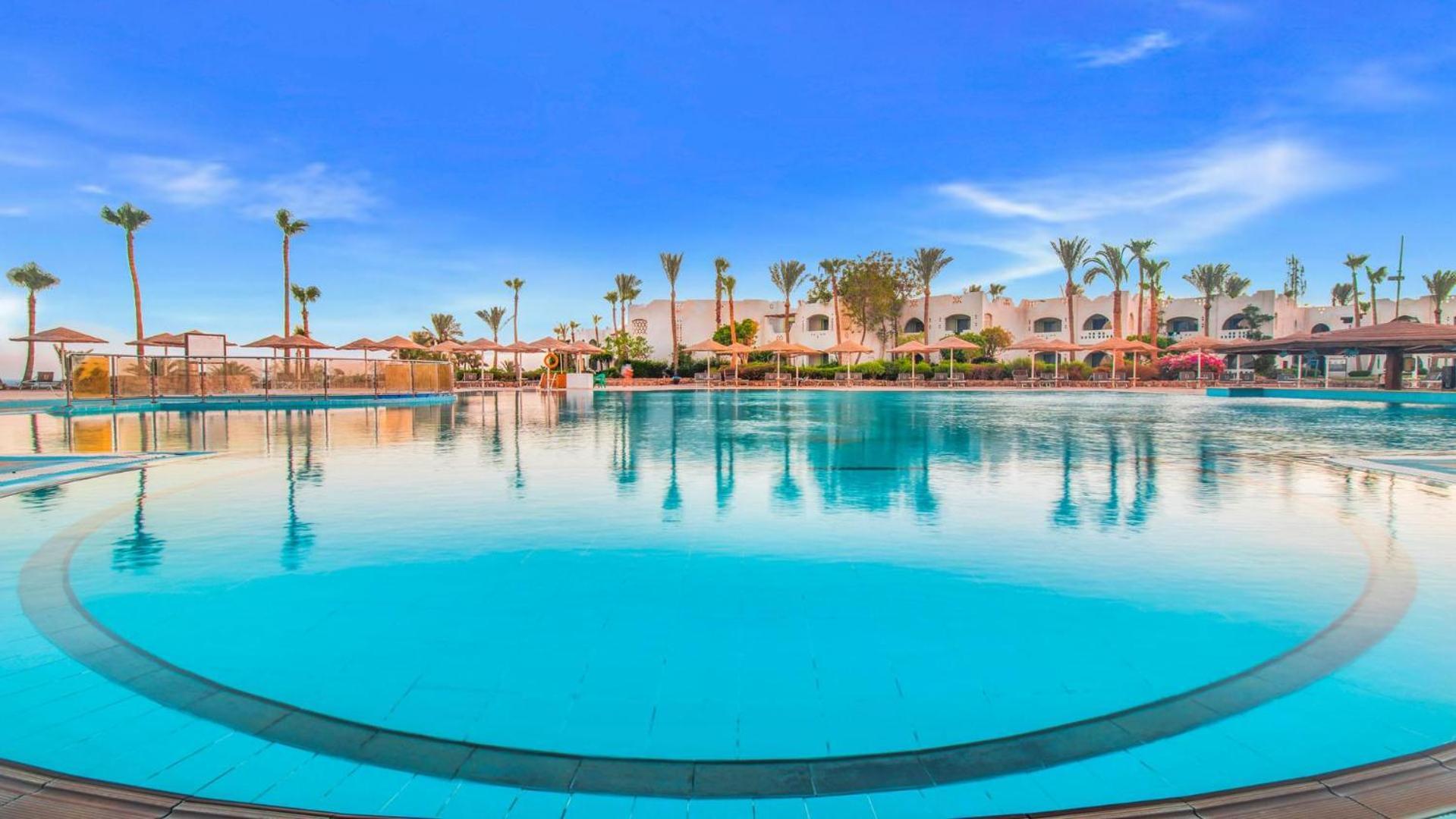 Domina Coral Bay Resort, Diving , Spa & Casino Sharm El Sheikk Exterior foto The swimming pool at the hotel