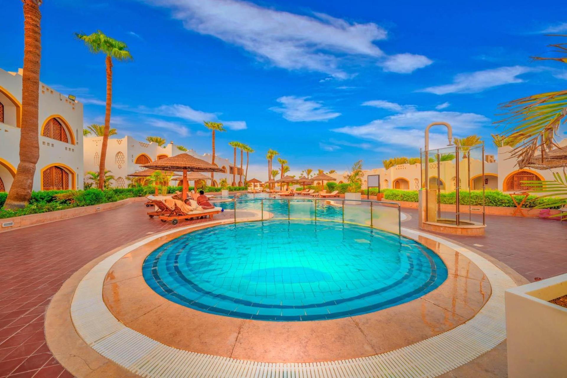 Domina Coral Bay Resort, Diving , Spa & Casino Sharm El Sheikk Exterior foto The swimming pool at the resort