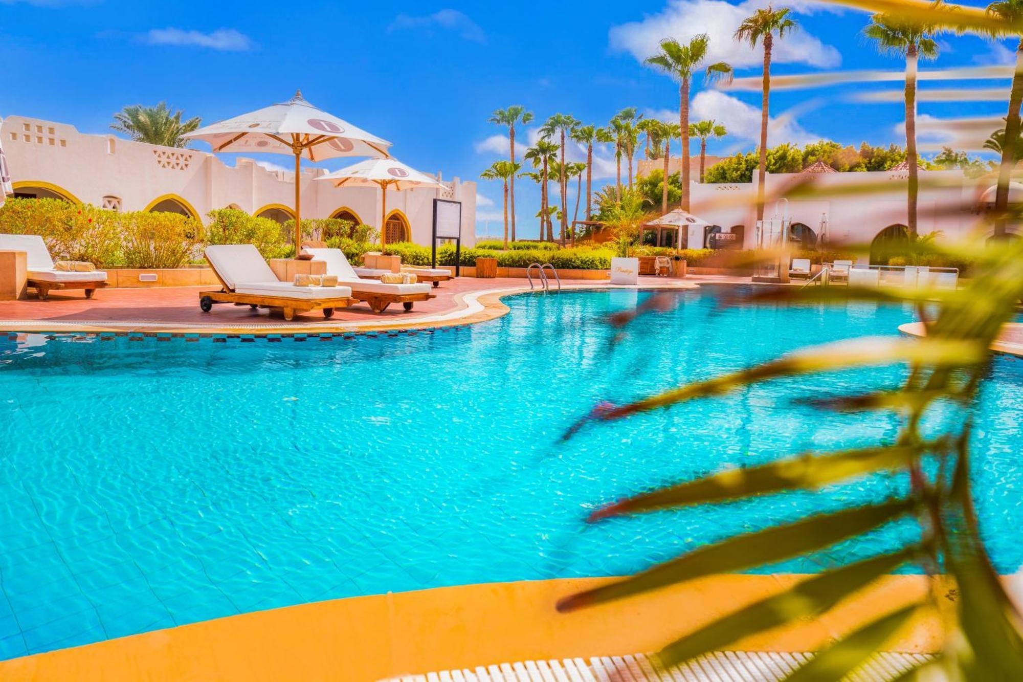 Domina Coral Bay Resort, Diving , Spa & Casino Sharm El Sheikk Exterior foto The swimming pool at the resort