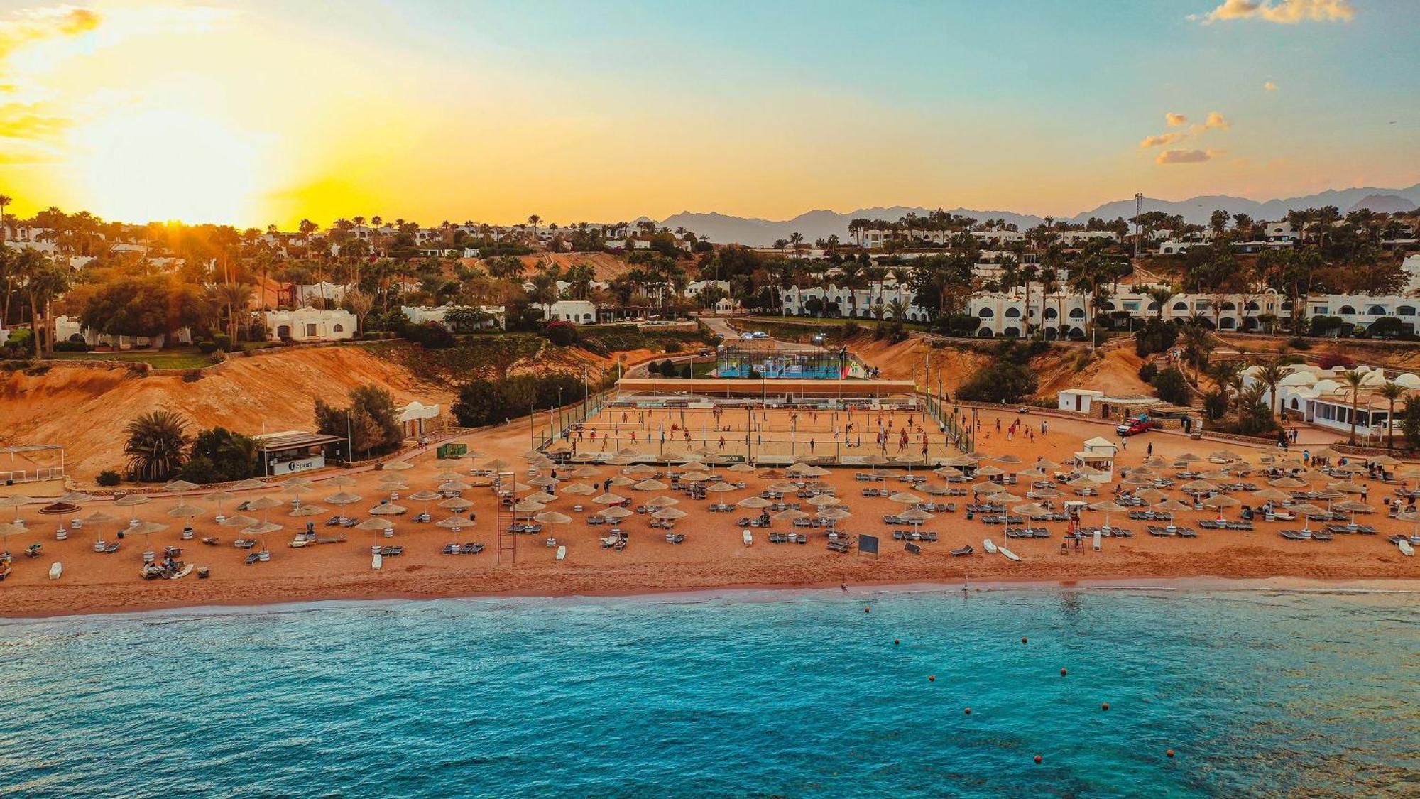 Domina Coral Bay Resort, Diving , Spa & Casino Sharm El Sheikk Exterior foto Sunset at the beach
