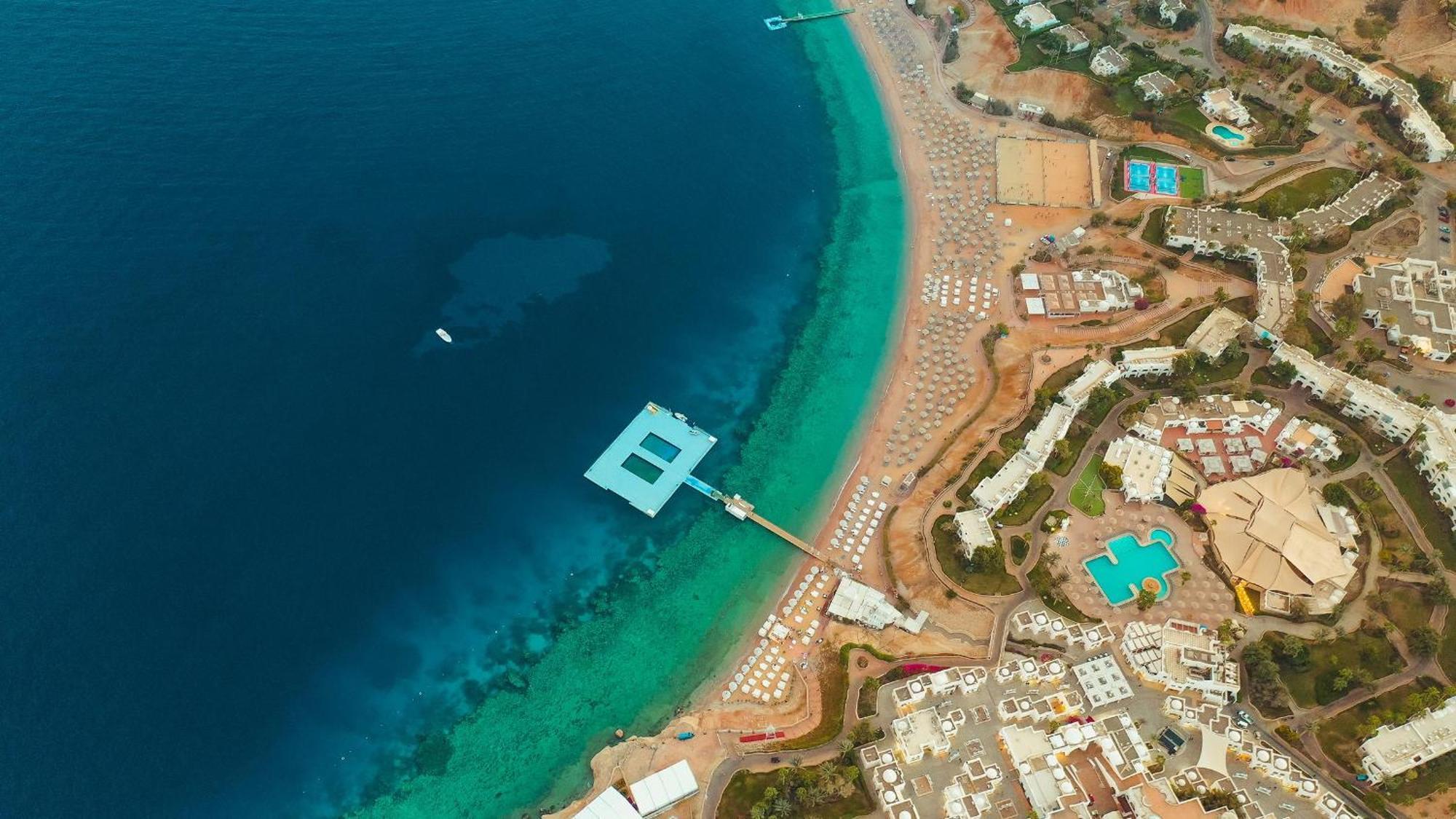 Domina Coral Bay Resort, Diving , Spa & Casino Sharm El Sheikk Exterior foto Aerial view of the bay