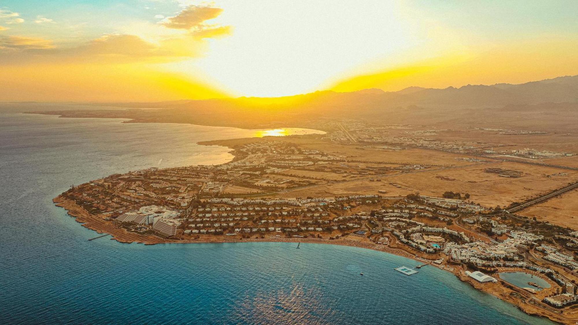 Domina Coral Bay Resort, Diving , Spa & Casino Sharm El Sheikk Exterior foto Aerial view of Eilat