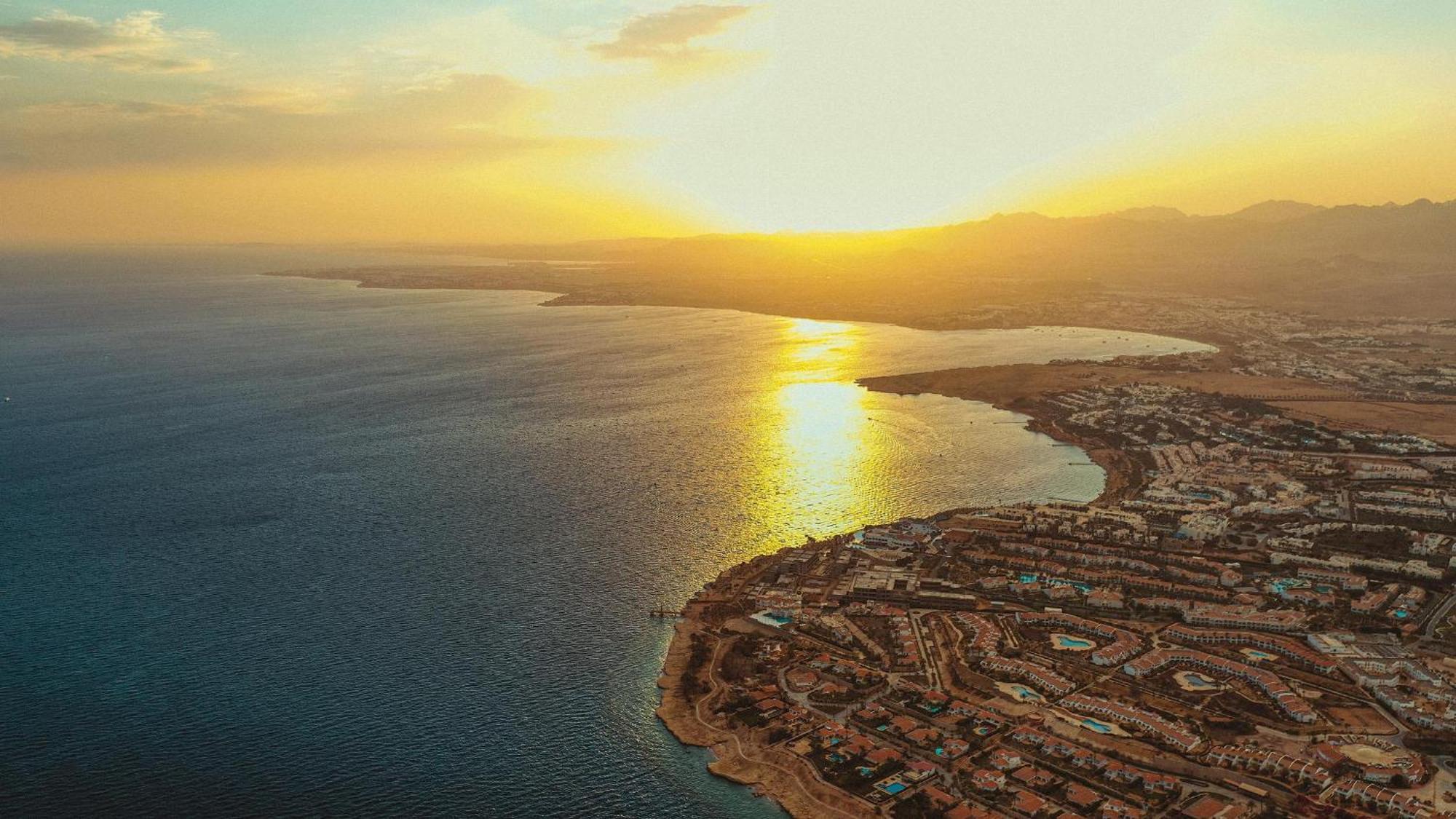Domina Coral Bay Resort, Diving , Spa & Casino Sharm El Sheikk Exterior foto Sunset over the Dead Sea
