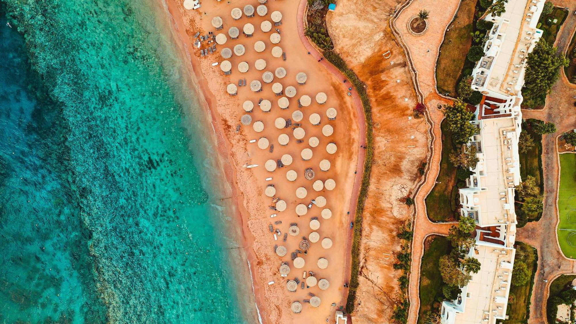 Domina Coral Bay Resort, Diving , Spa & Casino Sharm El Sheikk Exterior foto Aerial view of the beach