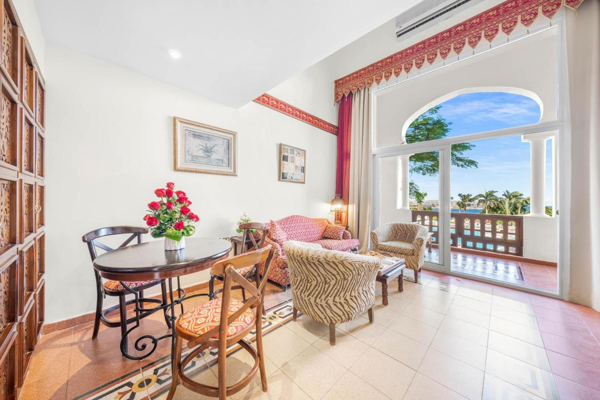 Domina Coral Bay Resort, Diving , Spa & Casino Sharm El Sheikk Exterior foto A typical living room in a condominium